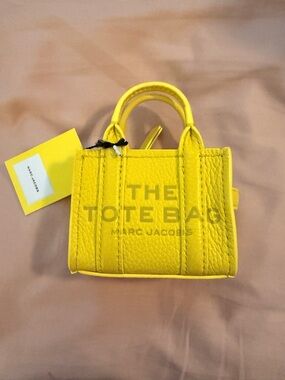 Marc Jacobs THE NANO TOTE BAG CHARM
